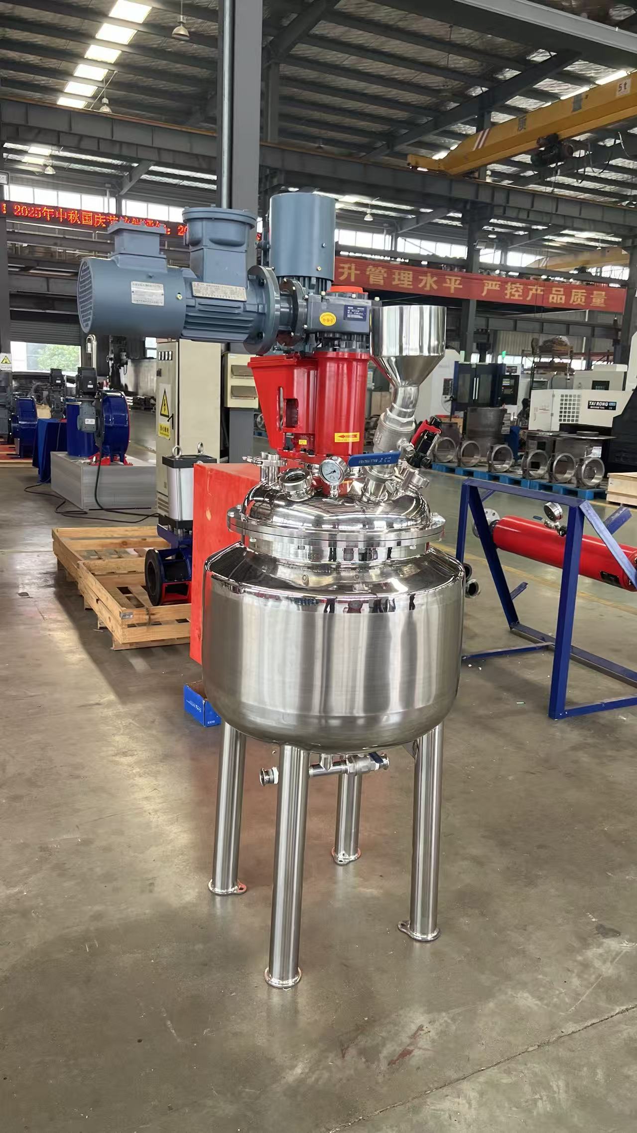 華運(yùn)機(jī)械定制小型實(shí)驗(yàn)分散乳化設(shè)備，賦能農(nóng)藥廠(chǎng)加藥研發(fā)